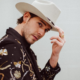 Cantante de country Sam Williams sale del clóset como gay en video musical