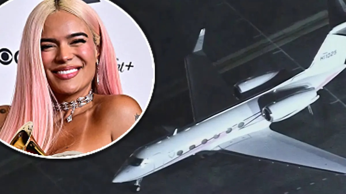 Karol G Avión Aterriza