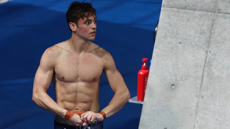 Tom Daley se prepara para brillar en los Juegos Olímpicos de 2024