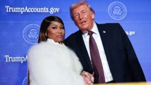 Nicki MAGA Minaj posa junto a Trump